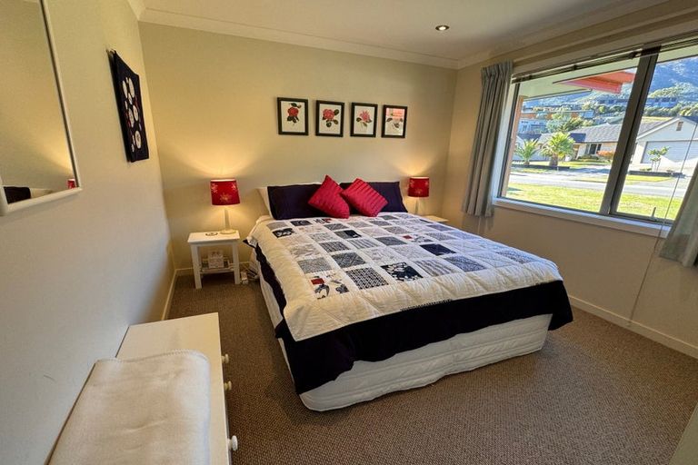 Photo of property in 6 Weka Place, Picton, 7220