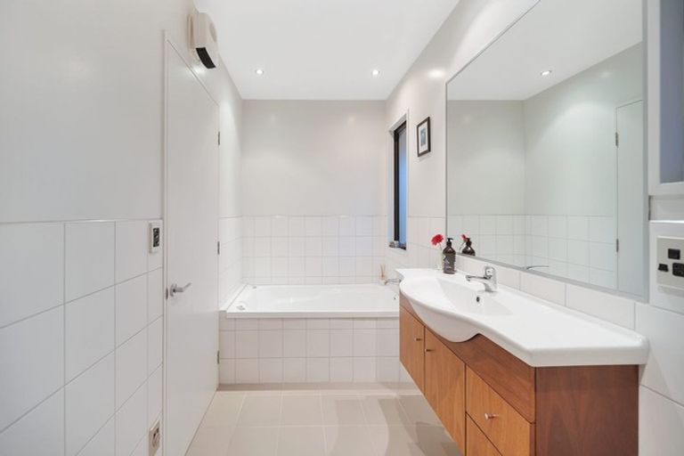 Photo of property in 2a Westburn Terrace, Burnside, Christchurch, 8041