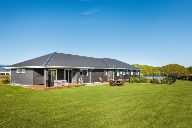 Photo of property in 21 Loveston Lane, Kelvin Grove, Palmerston North, 4470