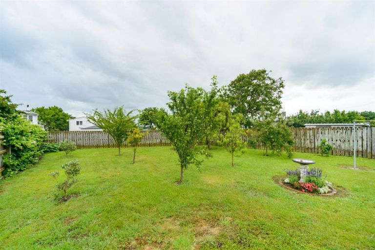 Photo of property in 27 Holland Crescent, Bulls, 4818