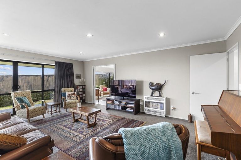 Photo of property in 29 Johnstone Drive, Fitzherbert, Palmerston North, 4410