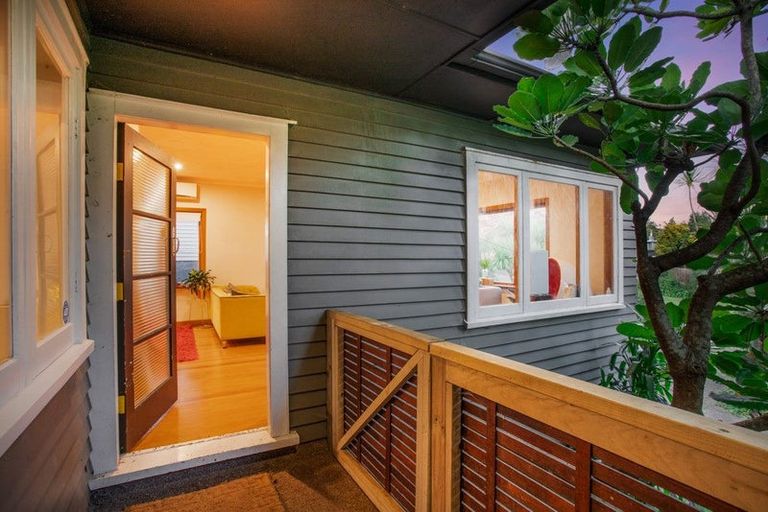 Photo of property in 43 Atkinson Road, Titirangi, Auckland, 0604