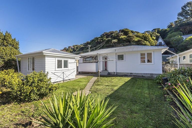 Photo of property in 58 Airlie Road, Plimmerton, Porirua, 5026