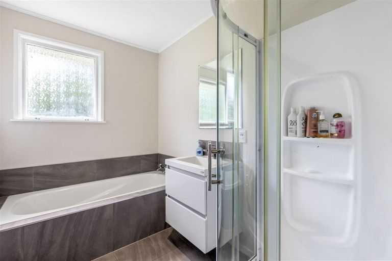 Photo of property in 84 Advene Road, Cockle Bay, Auckland, 2014