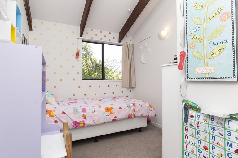 Photo of property in 692 South Titirangi Road, Titirangi, Auckland, 0604