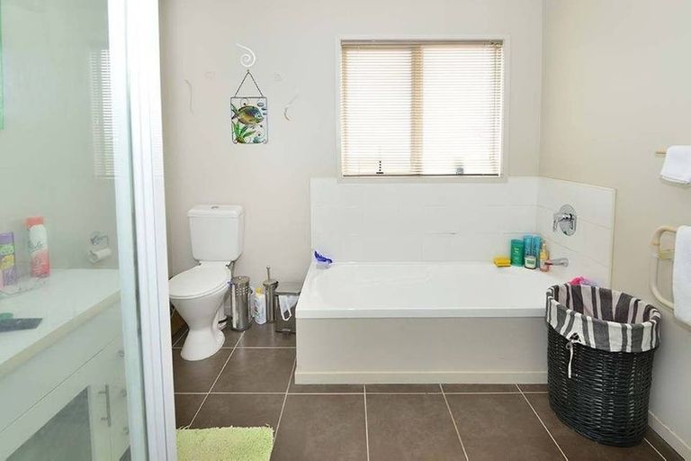 Photo of property in 28 Chic Gardens, Parakai, 0830