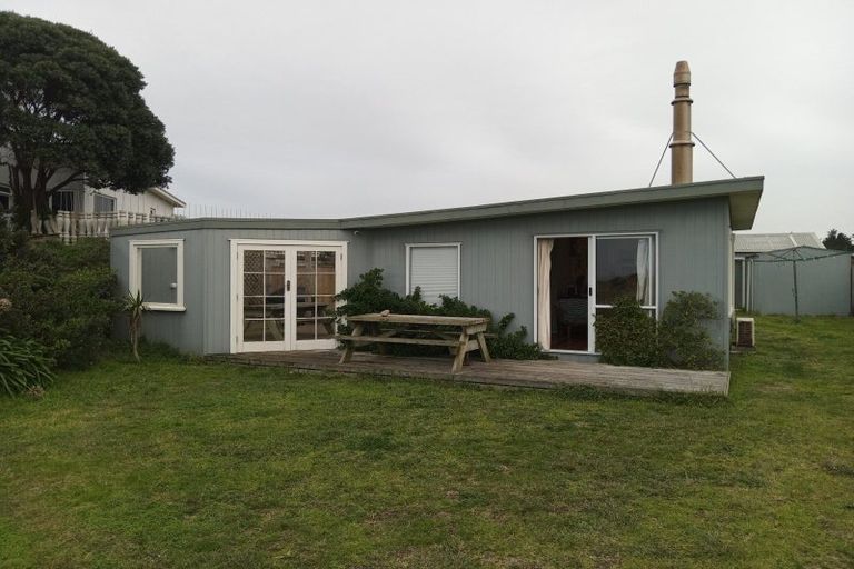 Photo of property in 21 Kent Avenue, Waitarere Beach, Levin, 5510