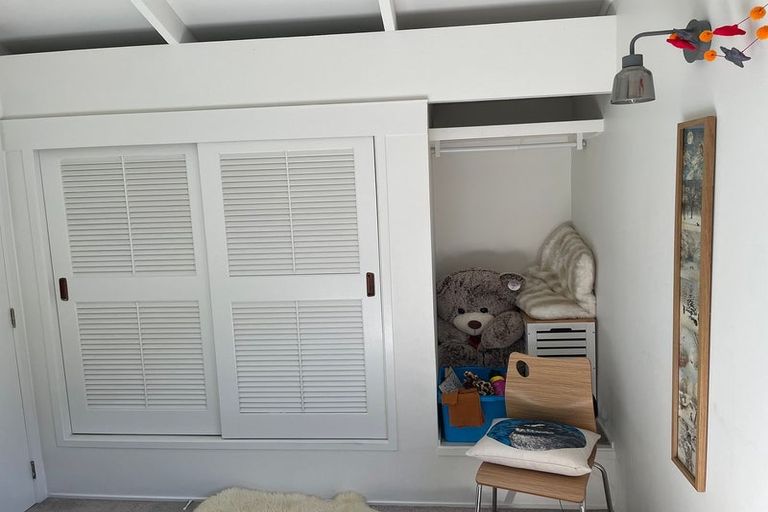 Photo of property in 42 Holyoake Place, Chatswood, Auckland, 0626