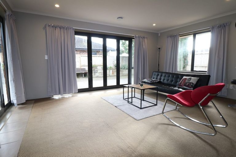 Photo of property in 6 Whitford Place, Rototuna North, Hamilton, 3210