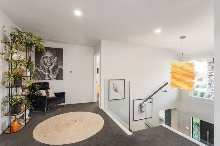 Photo of property in 28 Highcrest Heights, Westmorland, Christchurch, 8025