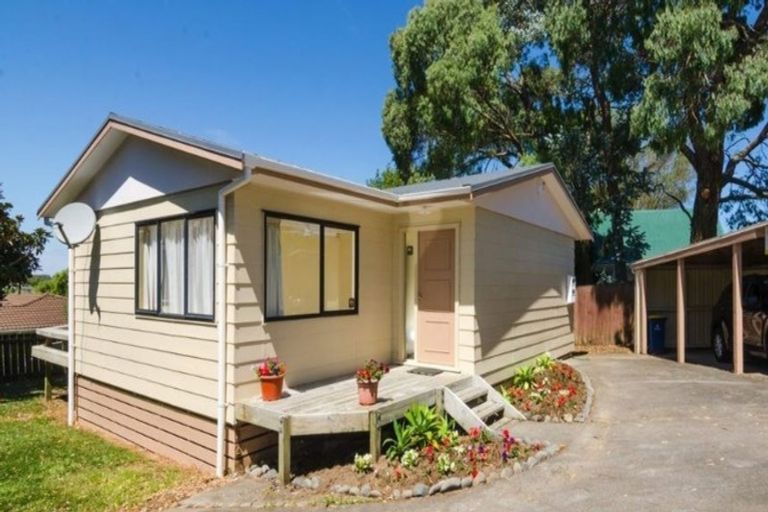 Photo of property in 10a Elizabeth Drive, West Harbour, Auckland, 0618