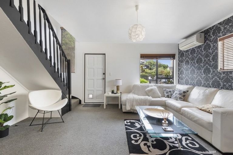 Photo of property in 11 Commons Way, Crofton Downs, Wellington, 6035