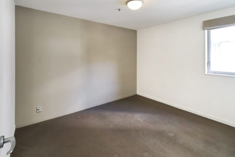 Photo of property in Montreaux Apartments, 1f/164 The Terrace, Wellington Central, Wellington, 6011