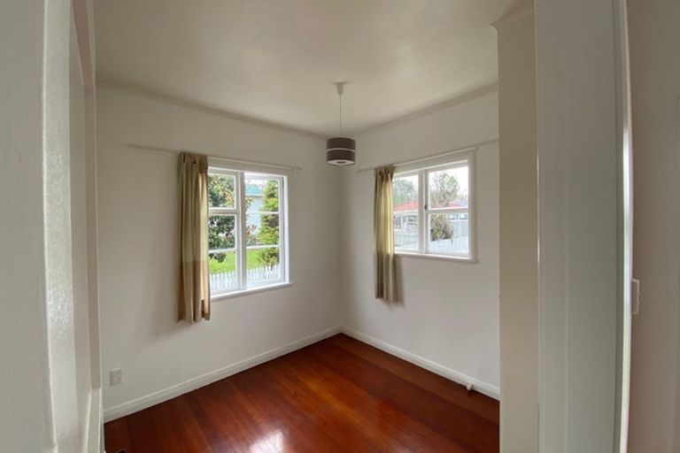 Photo of property in 10 Onewa Road, Northcote Point, Auckland, 0627