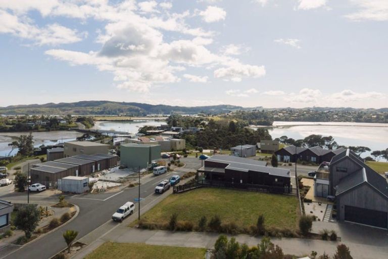 Photo of property in 3 Omahina Street, Raglan, 3225