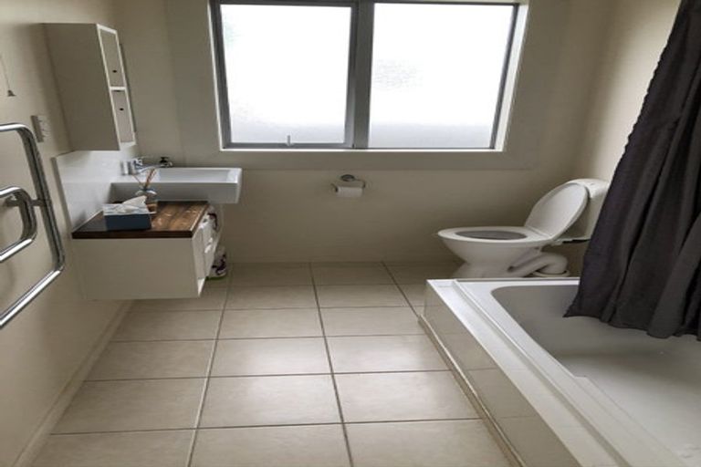 Photo of property in 43 Mary Street, Winton, 9720