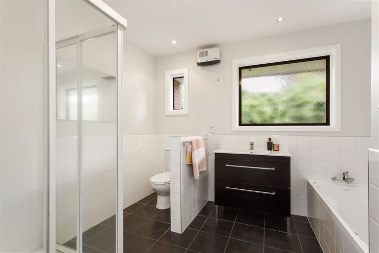 Photo of property in 1/12 Gleneagles Terrace, Ilam, Christchurch, 8053