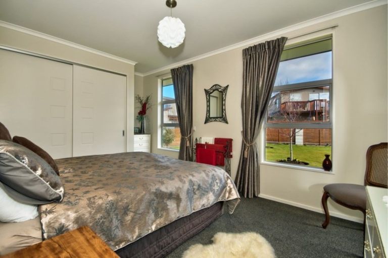 Photo of property in 10 Coburn Place, Lake Hayes, Queenstown, 9304