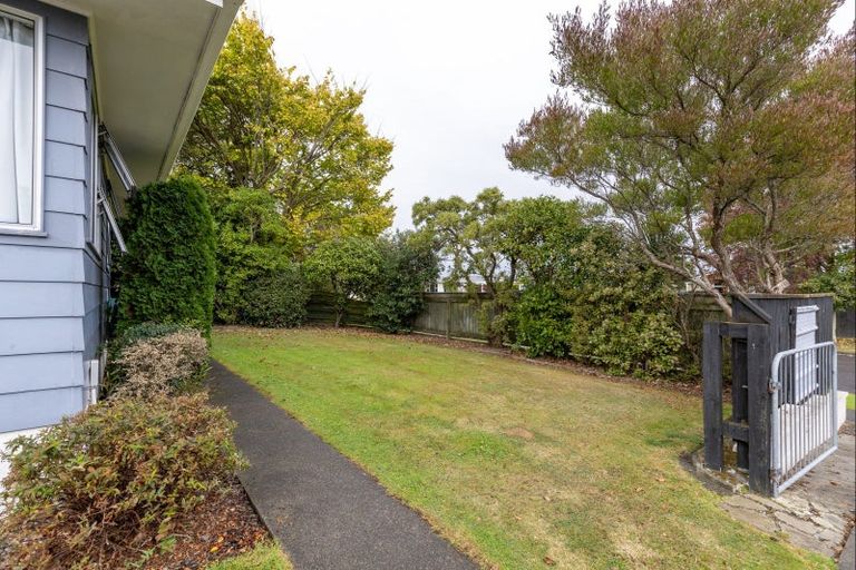 Photo of property in 19 Dunk Place, Milson, Palmerston North, 4414