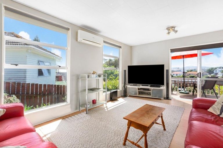 Photo of property in 44 View Road, Titahi Bay, Porirua, 5022