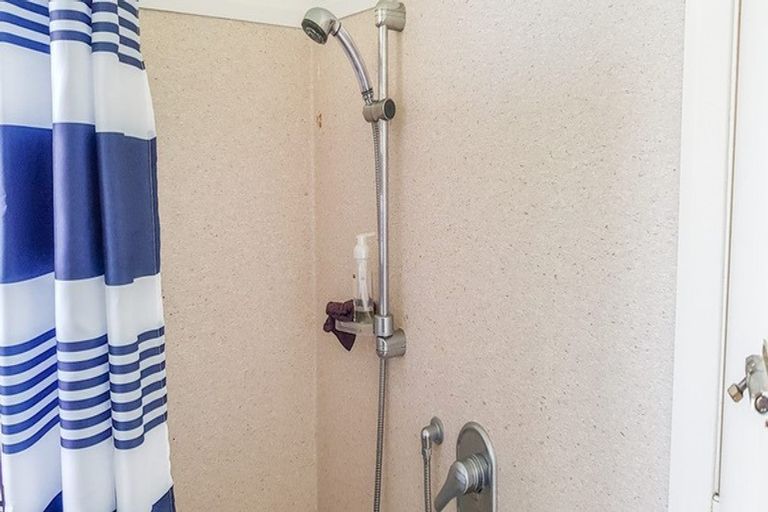 Photo of property in 72 Cook Street, Marfell, New Plymouth, 4310