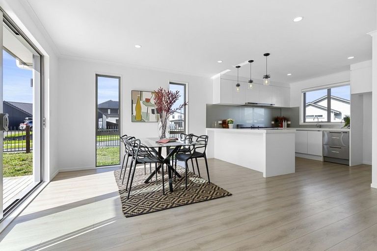 Photo of property in 2 Sydney Place, Flagstaff, Hamilton, 3210