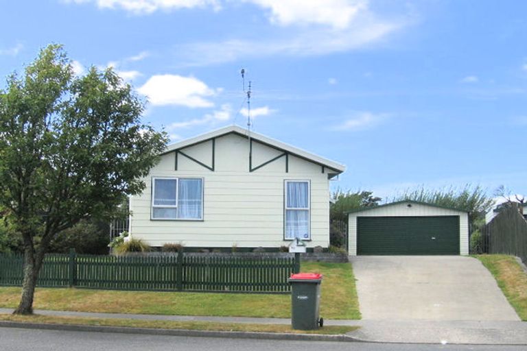 Photo of property in 20 Delaware Grove, Totara Park, Upper Hutt, 5018