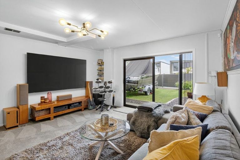 Photo of property in 16 Clyside Avenue, Half Moon Bay, Auckland, 2012
