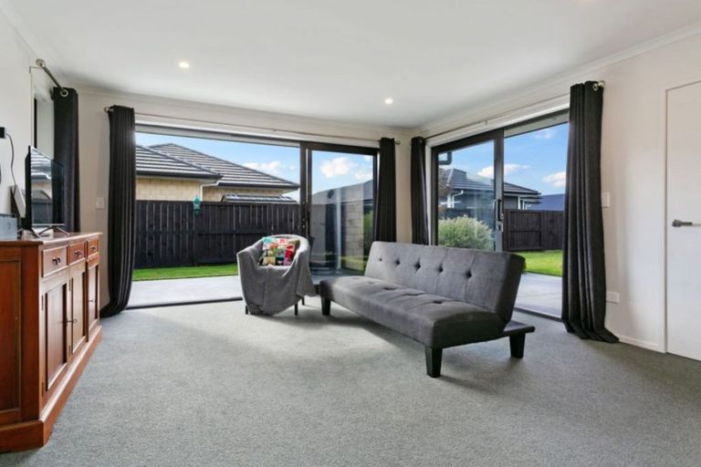 Photo of property in 28 Lilac Close, Cambridge, 3434