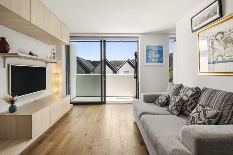 Photo of property in 17 Erica Pabst Way, Island Bay, Wellington, 6023