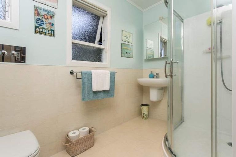 Photo of property in 10 Woodstock Road, Forrest Hill, Auckland, 0620