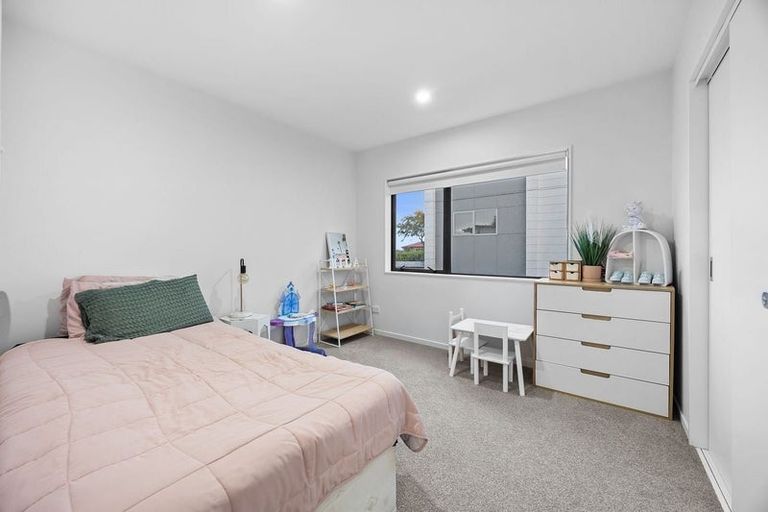 Photo of property in 5/9 Flanshaw Road, Te Atatu South, Auckland, 0610