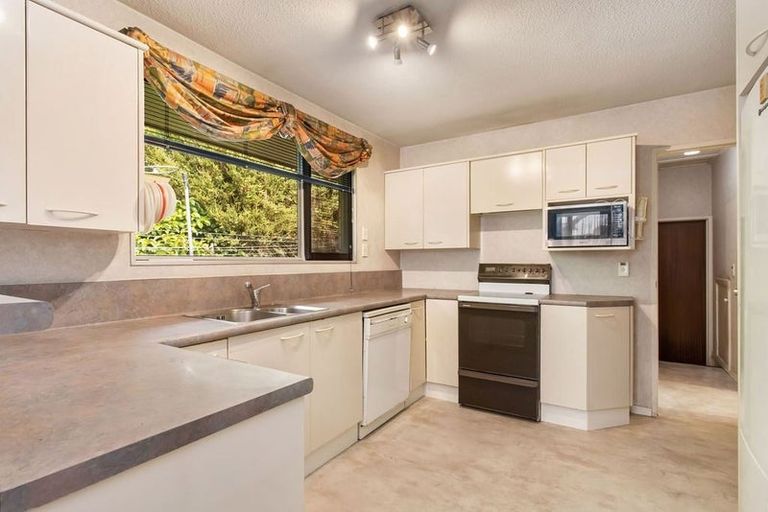 Photo of property in 2/427 Memorial Avenue, Burnside, Christchurch, 8053