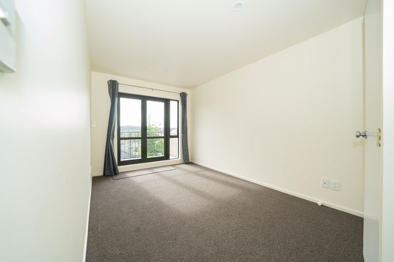 Photo of property in 2/3 Orwell Road, Greenhithe, Auckland, 0632