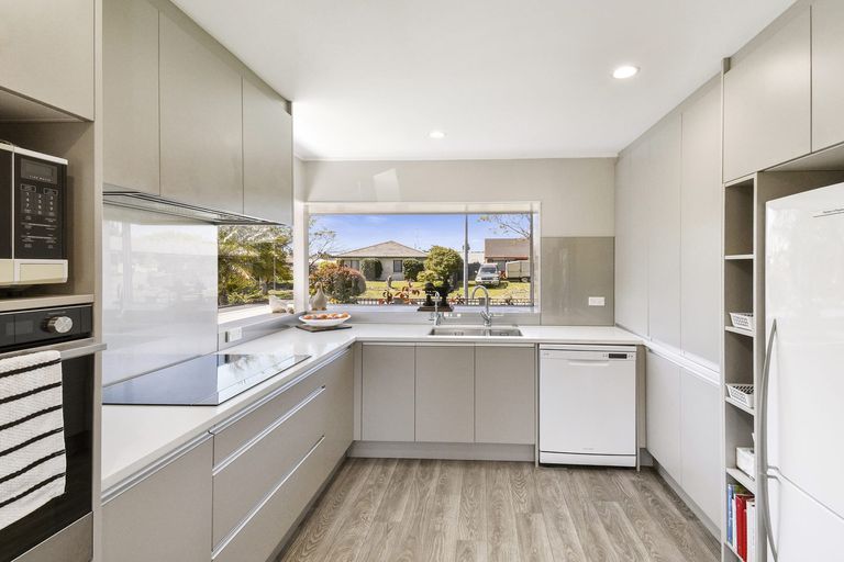 Photo of property in 38 Perotti Place, Conifer Grove, Takanini, 2112