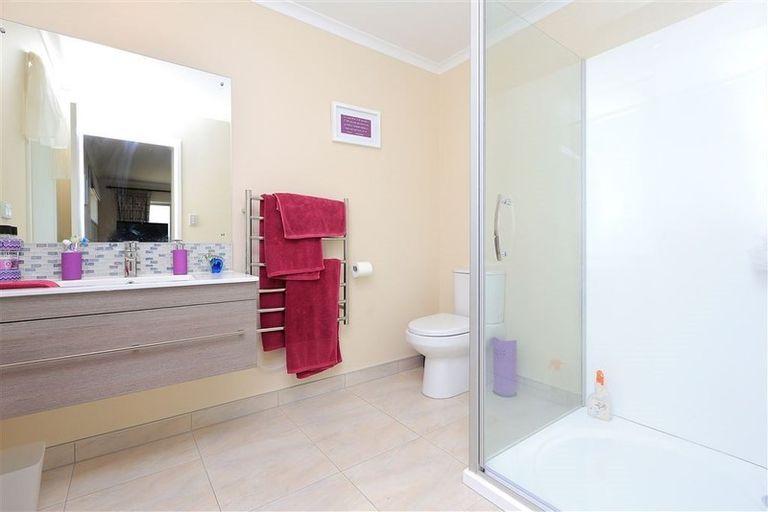 Photo of property in 17 Bob Craig Place, Pukekohe, 2120