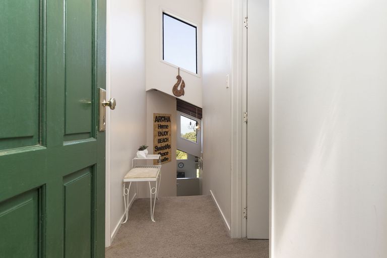 Photo of property in 692 South Titirangi Road, Titirangi, Auckland, 0604