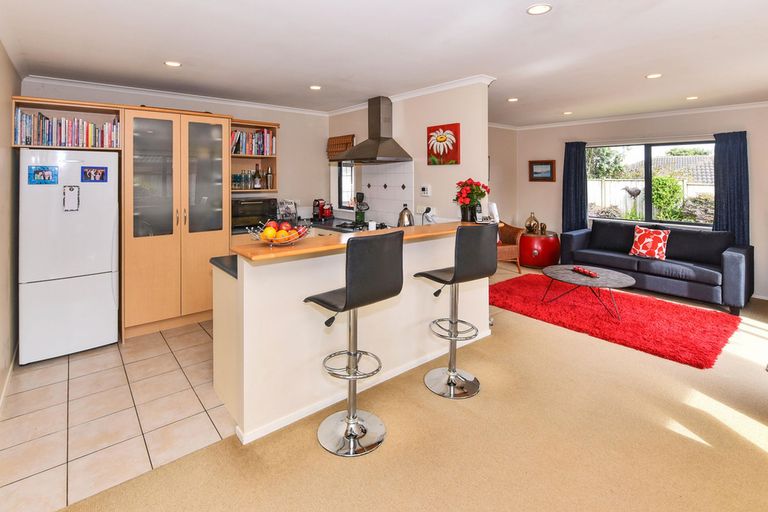 Photo of property in 15 Greta Banks Place, Wattle Downs, Auckland, 2103