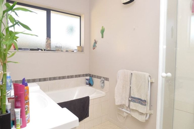 Photo of property in 130 Weggery Drive, Waikanae Beach, Waikanae, 5036
