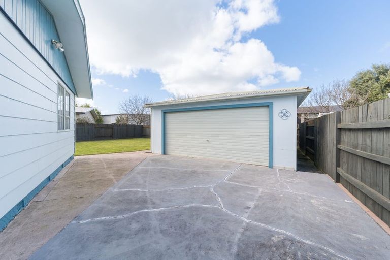 Photo of property in 8 Forbes Place, Kelvin Grove, Palmerston North, 4414