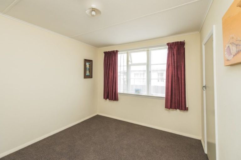 Photo of property in 28 Raupo Street, Castlecliff, Whanganui, 4501