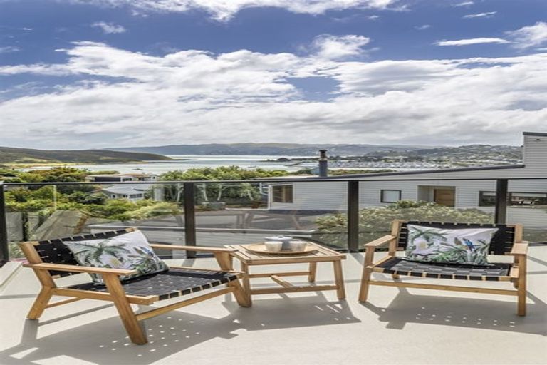 Photo of property in 16 Doon Grove, Papakowhai, Porirua, 5024