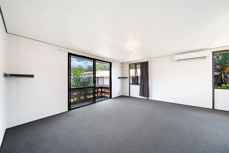 Photo of property in 2/76 Parrs Cross Road, Henderson, Auckland, 0612