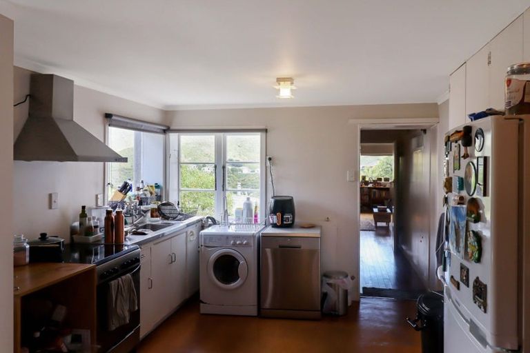 Photo of property in 140 The Ridgeway, Mornington, Wellington, 6021