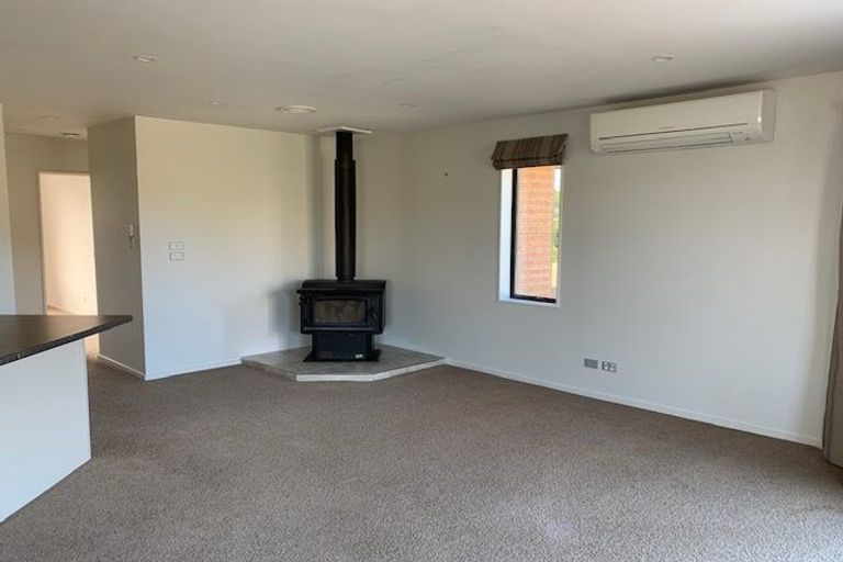 Photo of property in 4 Dundee Close, Darfield, 7510