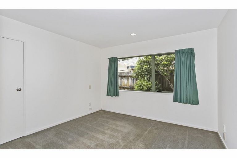 Photo of property in 9 Len Garlick Place, Pahurehure, Papakura, 2113