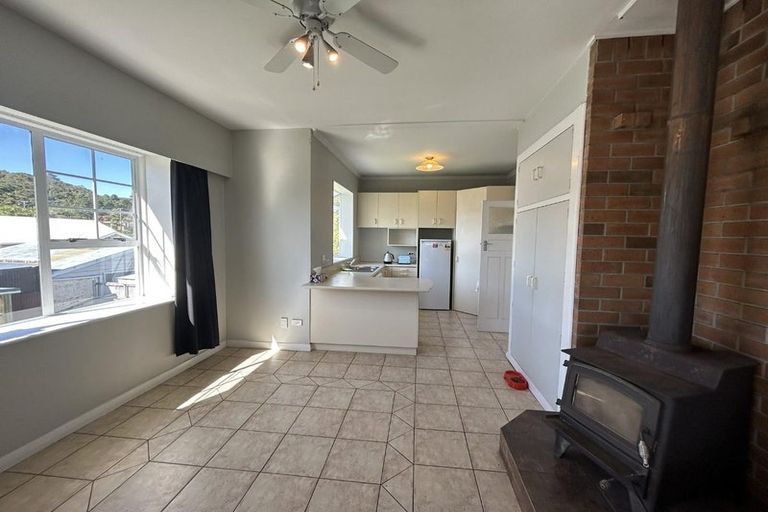 Photo of property in 3 Miro Street, Karoro, Greymouth, 7805