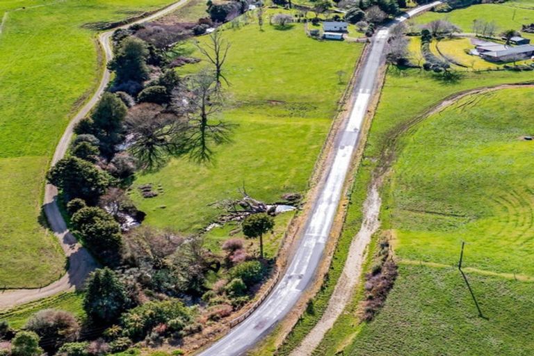 Photo of property in 2445 Tarata Road, Tarata, Inglewood, 4387