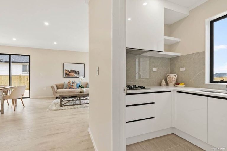 Photo of property in 11 Lumber Rise, Swanson, Auckland, 0614