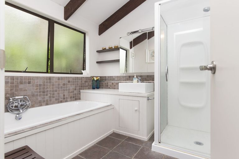 Photo of property in 692 South Titirangi Road, Titirangi, Auckland, 0604